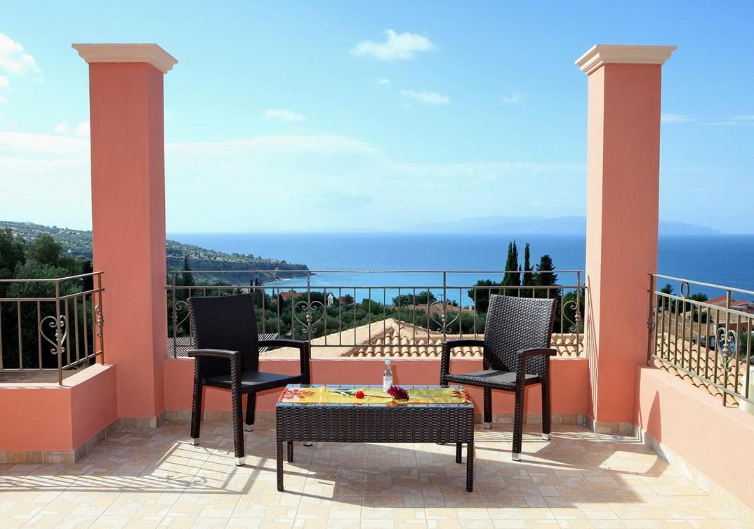Provenzo And Meliti Villas Lourdata  Luaran gambar